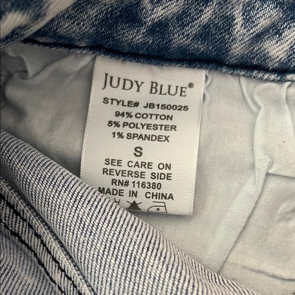 Judy Blue Red and White Star Stripe Jean Shorts - Picture 4 of 4